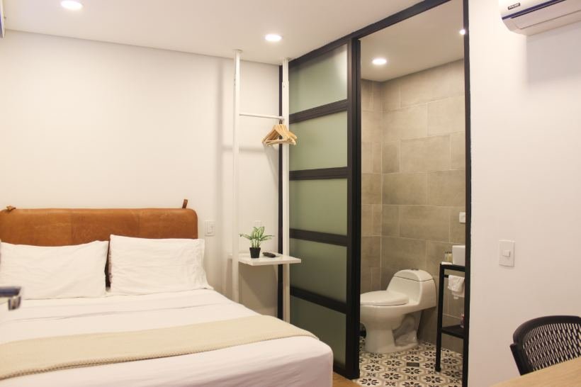 Single Room with leather headboard and frosted glass bathroom partition